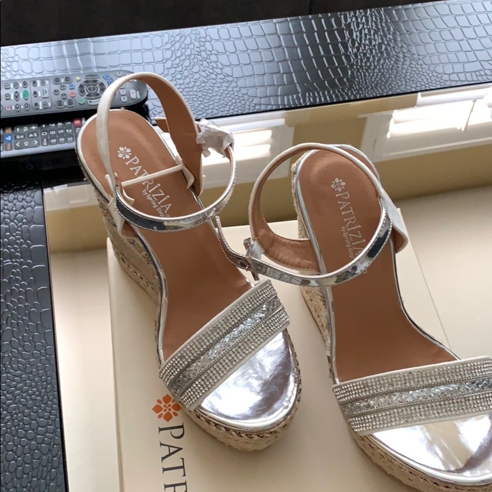 Never worn Sandals /wedges.